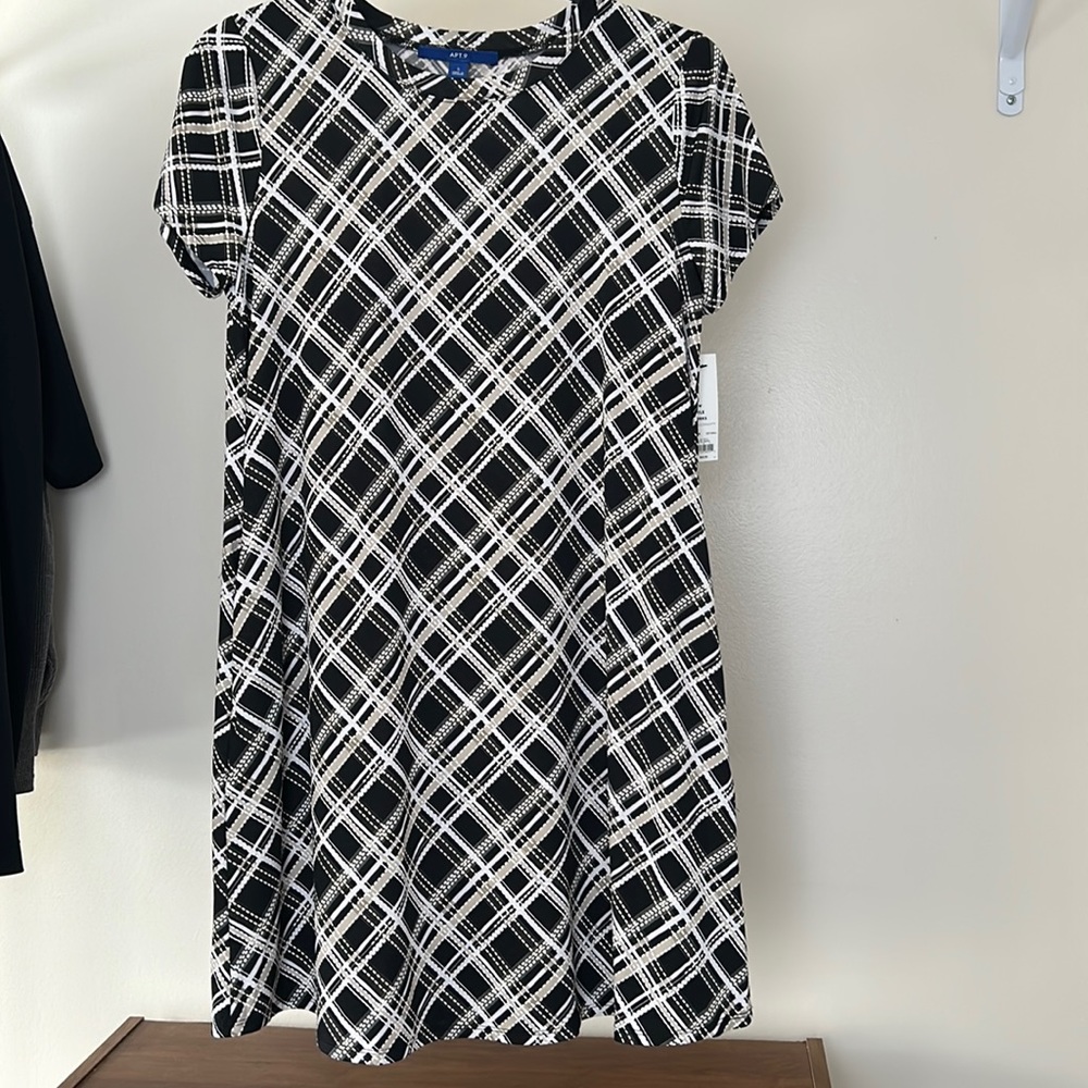 Cute black and beige and white dress from Apt 9 with tags.